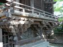 佐久神社本殿基壇部分の精巧な木組