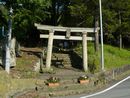 亀沢の船石と関係が深い船形神社の石鳥居