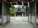 冨士御室浅間神社里宮随身門から見た聖域となる境内