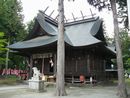 加藤光泰と縁がある冨士御室浅間神社里宮拝殿、右斜め前方