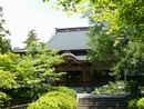 大泉寺の本堂と武田菱を撮影した画像