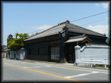 石川家住宅主屋を右斜め正面から写した写真