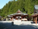 金桜神社境内から見た社殿