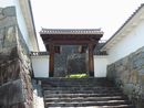 甲府城の跡地に復元された内松陰門を撮影した画像