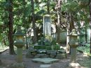 長禅寺の境内の一角に建立されている大井夫人墓碑