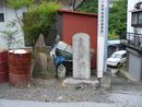 鶴瀬宿の宿場内に設けられた歴史が感じられる金岡自画地蔵尊碑