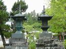 妙法寺の境内に建立されている意匠が優れている銅製燈籠