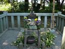 古長禅寺境内の現在も篤く供養されている大井夫人の墓碑