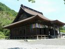 本遠寺本堂を左斜め正面から撮影した画像