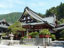 久遠寺祖師堂を右斜め正面から写した写真