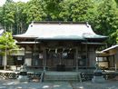 内船八幡神社参道から見た拝殿の正面とその前に置かれた石造狛犬