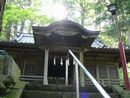 魔王天神社の歴史が感じられる参道石段から見た社殿