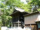 藤武神社の歴史を背負う重厚な本殿