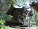 穂見神社本殿、左斜め前方を写した写真