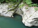 桂川渓谷に形成されている甌穴封の丸い窪み