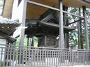 真木諏訪神社の歴史を感じる瀟洒な本殿