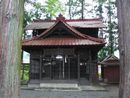 十二天神社境内の大木から垣間見える拝殿