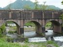 駒橋発電所落合水路橋のアーチをアップにした写真