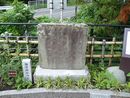 田原の滝の歴史が感じられる石碑