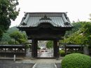 保福寺の格式と歴史が感じられる山門