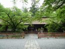 大井俣窪八幡神社参道から見た重厚な拝殿の正面