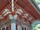 北口本宮冨士浅間神社手水舎に施された龍や獅子の精緻な彫刻